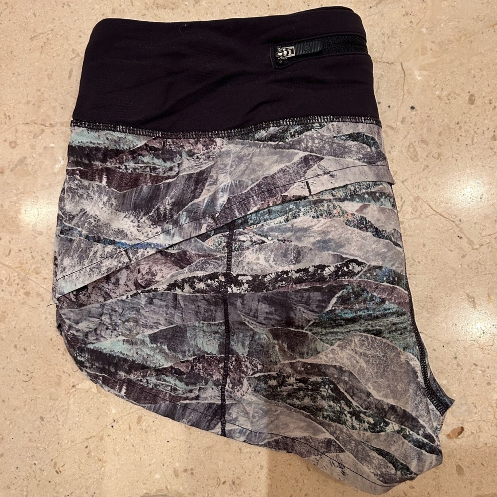 Lululemon Speed Up Short 2.5" Size 4 Black Gray White Purple Green Multi